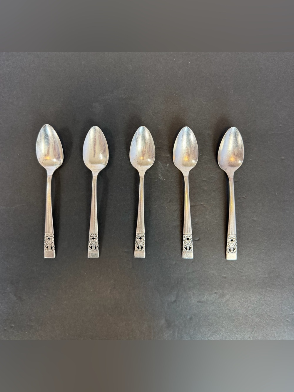 Vintage Oneida Community Coronation Pattern Silver Plate Set Of 5 Teaspoon 6.25”